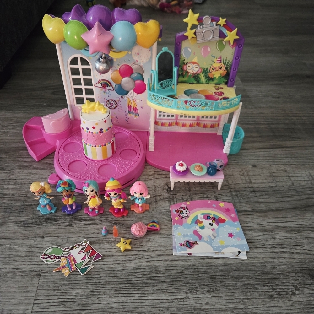 Party Popteenies Colorful Playset with Figures